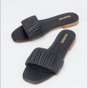 KAANAS Pekan ruched slide sandal sz 9 black leather